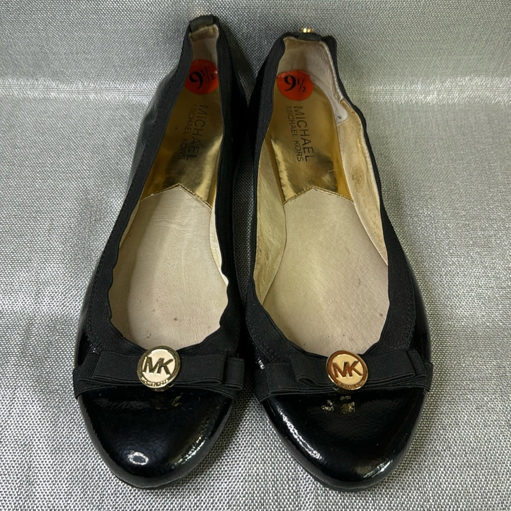 MICHAEL KORS WOMENS SIZE: 81/2 FLAT BLACK DRESS FASHION SHOES USED.